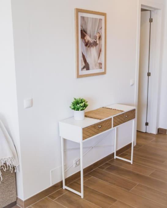 Lovely & Bright Renovated Apt. W/ Balcony In Lagos Exterior photo