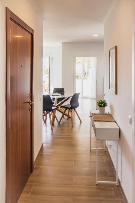 Lovely & Bright Renovated Apt. W/ Balcony In Lagos Exterior photo